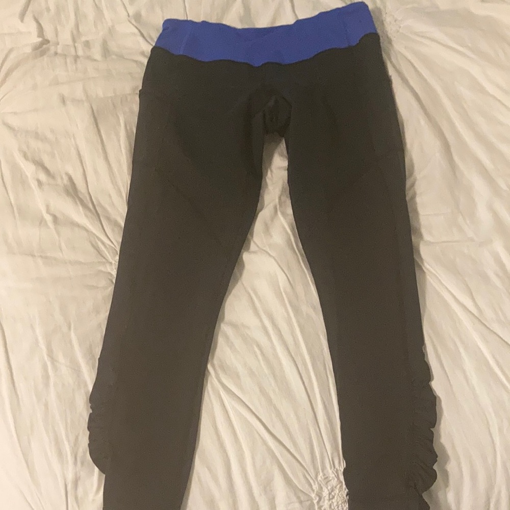Black cropped lululemon leggings